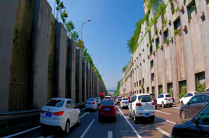 重庆|大城市重庆人来人往，旅游业发展迅猛，吸引了大量的外来游客