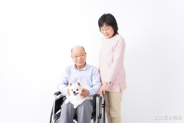 61岁老头相中52岁女子,女子想领证或者给她一套房子,老头犹豫了