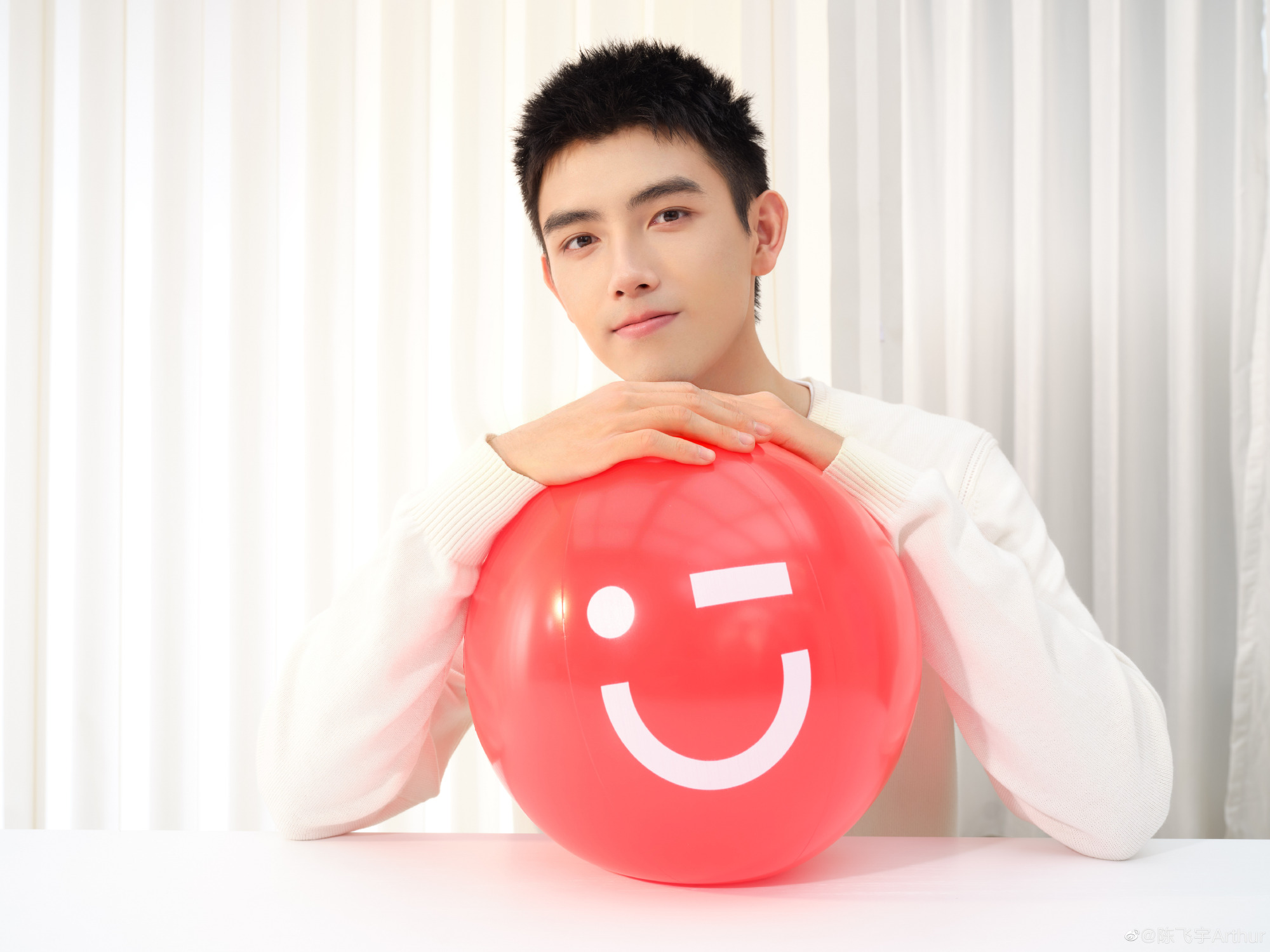 陈飞宇|陈凯歌一家三口聚餐,陈飞宇臃肿发福模样大变,整体大了一个码