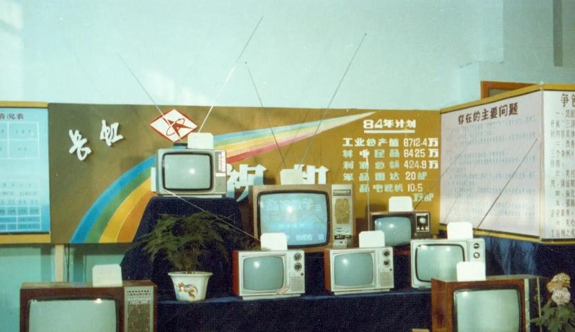 投影仪|“无屏时代”开启,“新宠”上线,电视不久或被替代?你体验没?