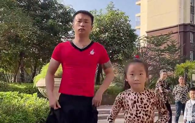 |网红三石被爆离婚，妻子发文哭诉惹争议，一细节暴露离婚内幕