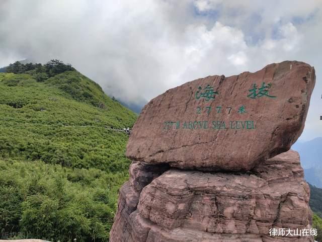 已满退休年龄再找工作的,属于劳务关系,工作过程受伤不属于工伤