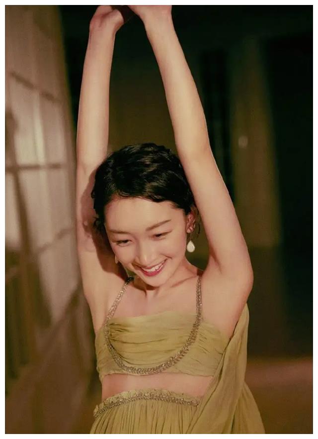 身材“配不上”脸的8位女星，个个貌若天仙，身材却一言难尽