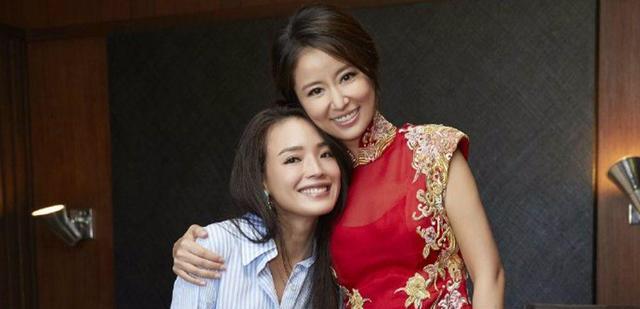 林心如|舒淇现身高铁悄悄返台，与林心如玩自拍惊喜合体