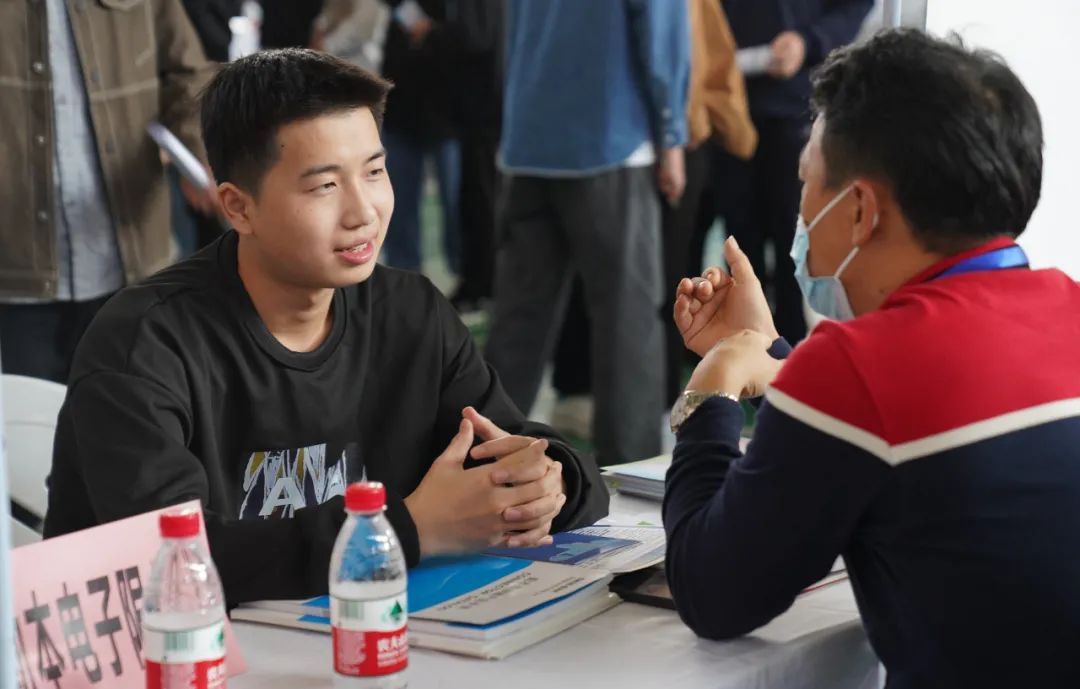 事业单位|还没毕业就签了大厂？这才是本科生“绝望”的开端，校招套路深