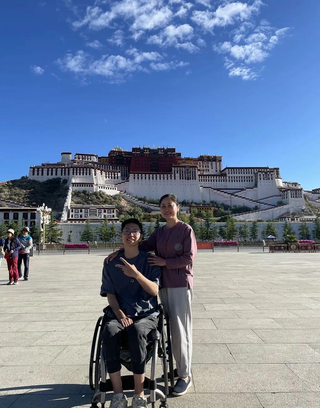 椒江90后的年轻人,在后座睡着了,醒来的时候,已经躺在了医院里