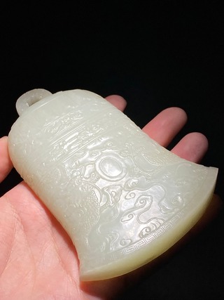 和田玉籽料|清乾隆 造办处 和田玉籽料白玉 羊脂玉 双龙戏珠纹 钟形玉砚