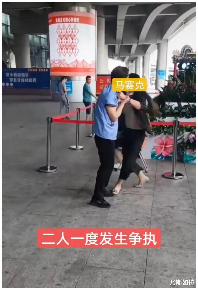 广州街头,女子紧抓男子衣领:玩够了,你就不想要我了?