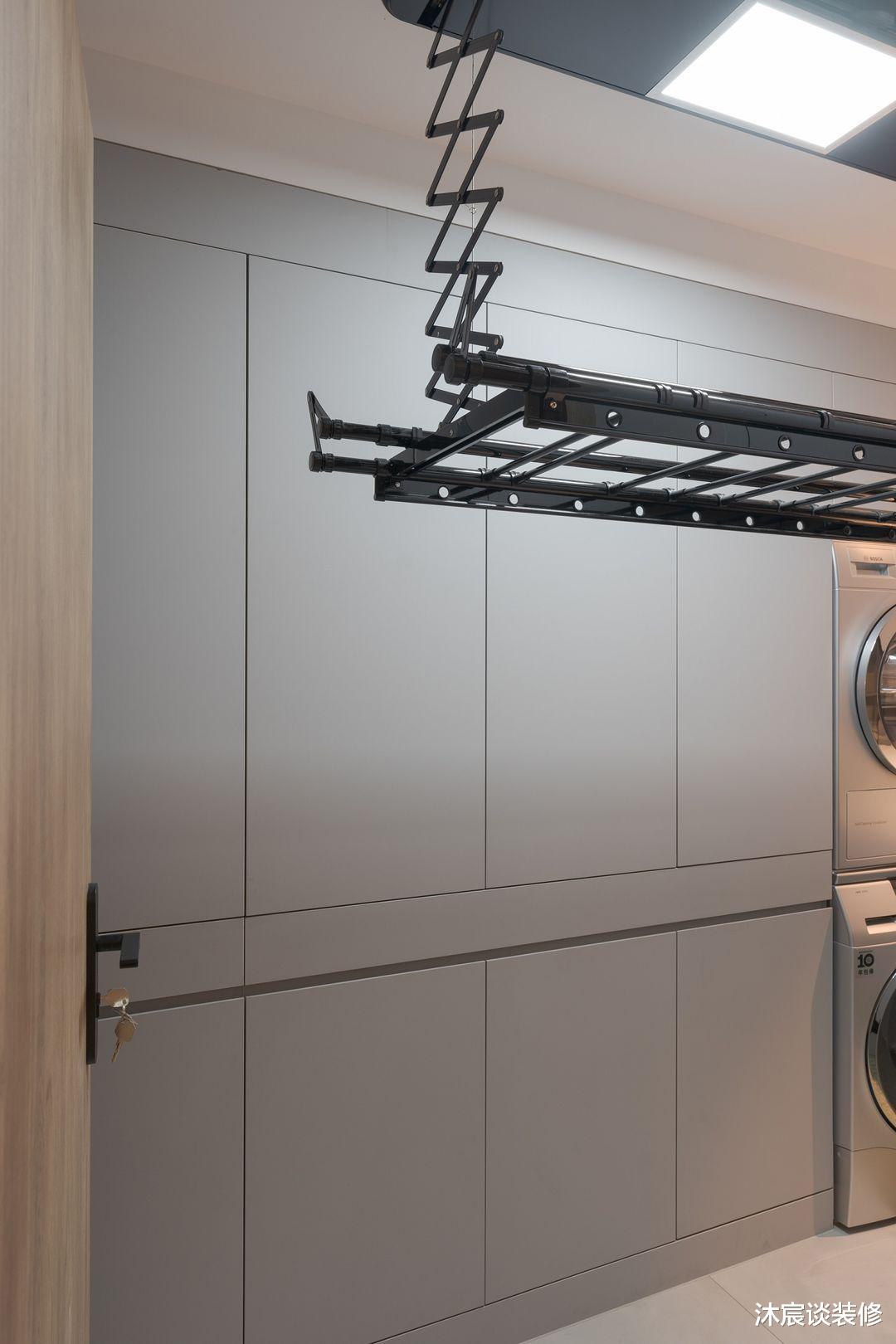 好喜欢她家,除了有令人羡慕的多功能休闲阳台,室内也很实用大方