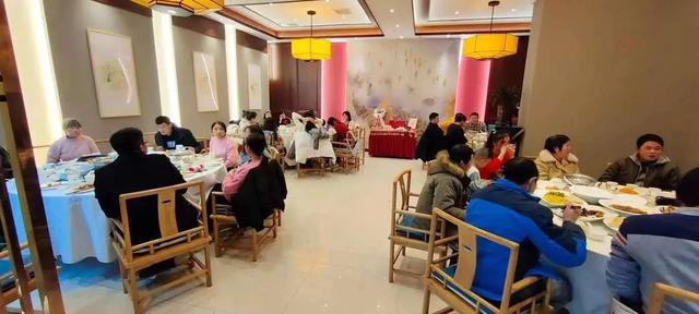 现场直击!豫满楼堂食恢复首日,“烟火气”逐渐回归