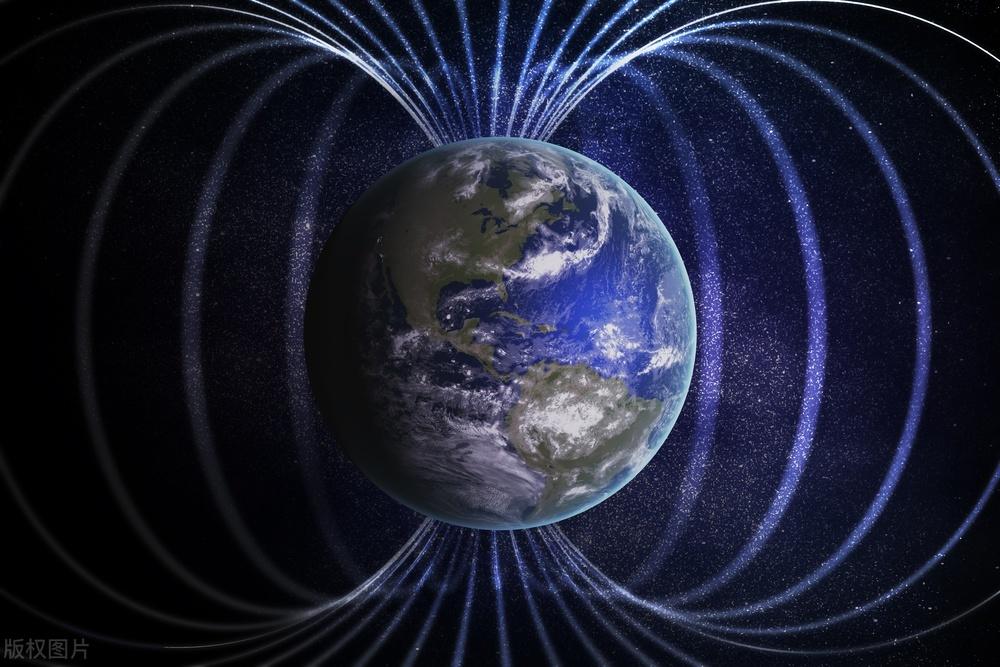 科学家发现,全球磁场强度下降9%,地球未来可能变成火星?
