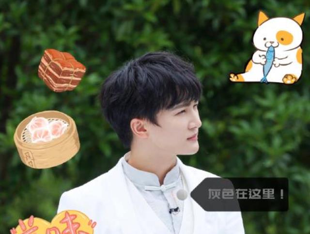 周深|周深首次亮相大银幕，客串电影饰演“大明星”一角