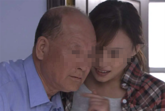2013年，北京一老汉怀疑儿媳出轨，为报复毁其清白，女子崩溃报警