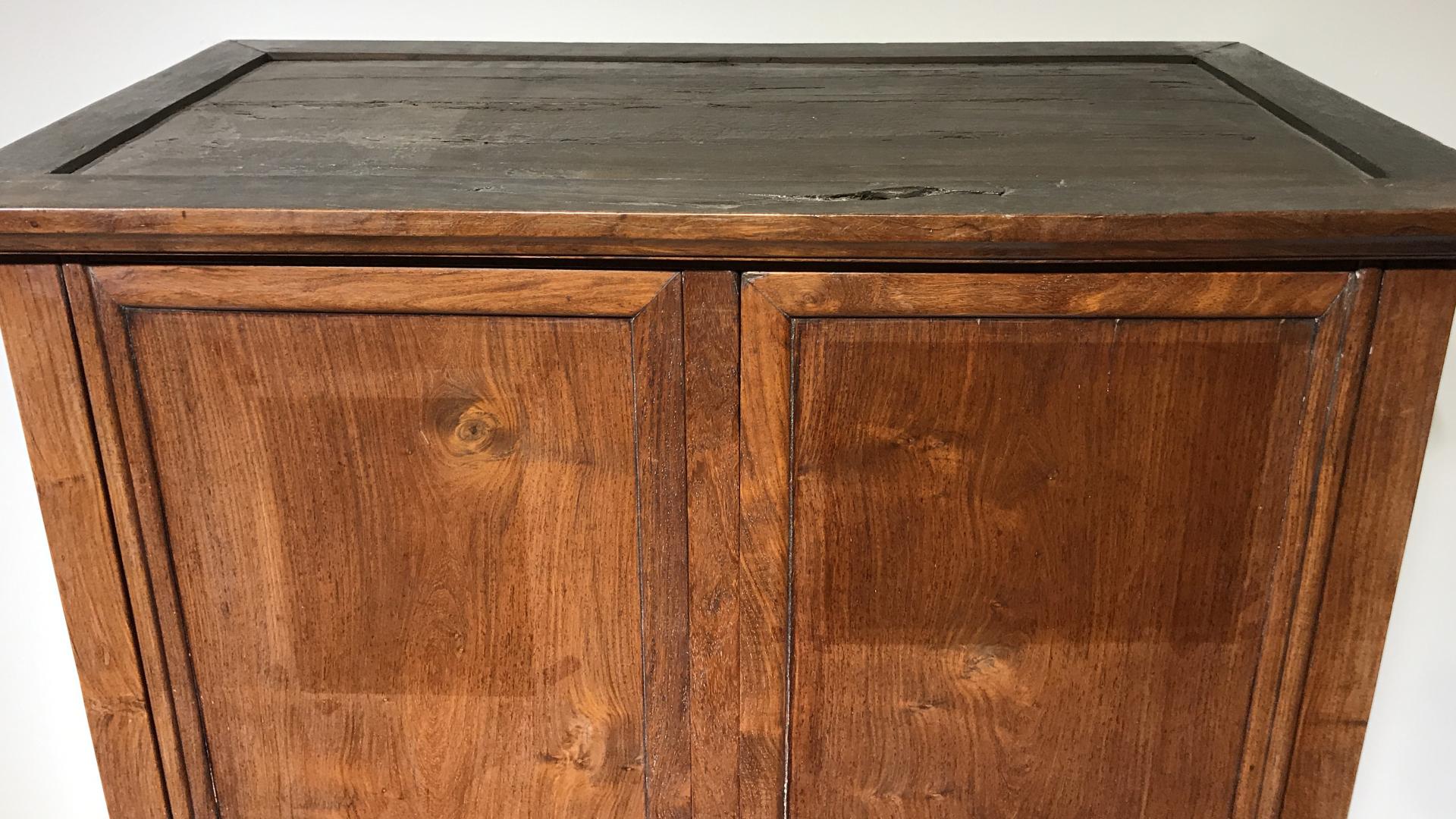 |贴画痕迹挥之不去，黄花梨方材圆角柜光照变浅