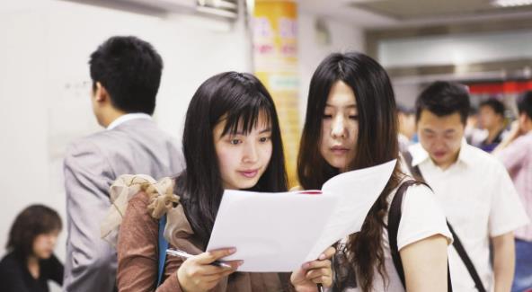 上海市|上海毕业生工资表流出,揭开精致者的遮羞布,打破了本科生的梦想