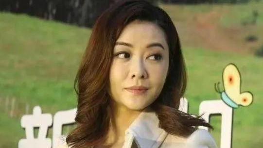 熊黛林|42岁熊黛林参加活动状态佳，生图显年轻，嫁给富豪老公成人生赢家