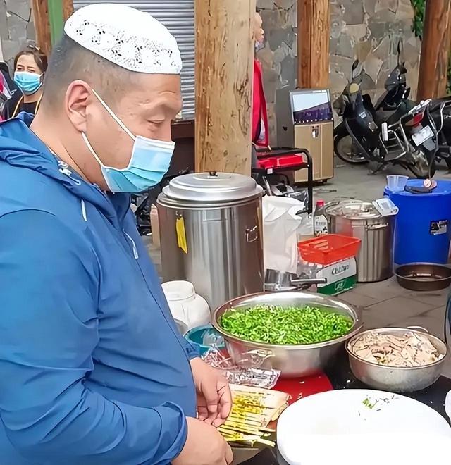 网红“拉面哥”因脑溢血离世,年仅49岁,曾为灾区送上7000碗拉面
