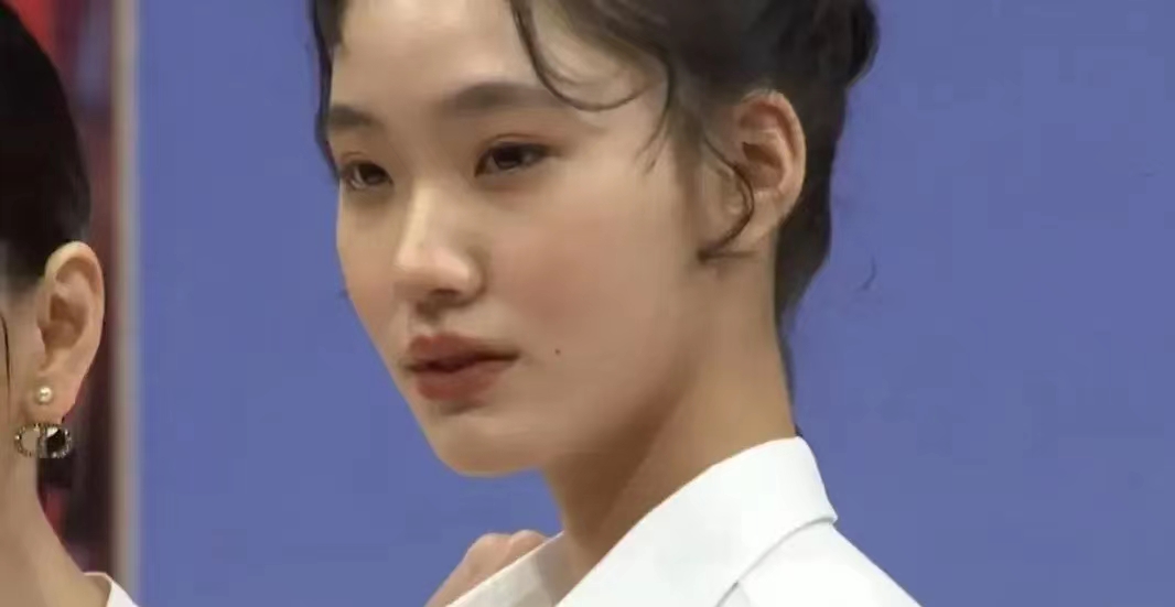 郑州|小S出活动被嘲发福，女儿营业颜值备受质疑，网友直呼太成熟