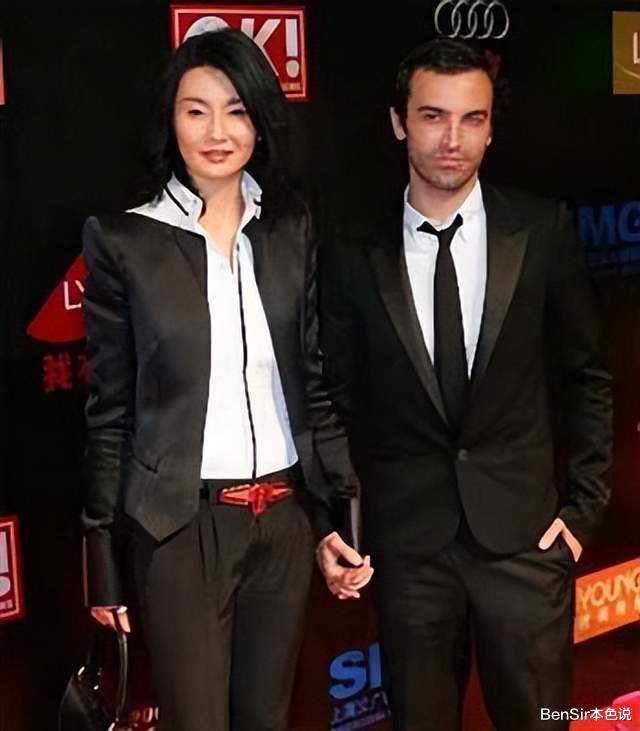 张曼玉|张曼玉：爱情里卑微到尘埃，事业上强大到极致