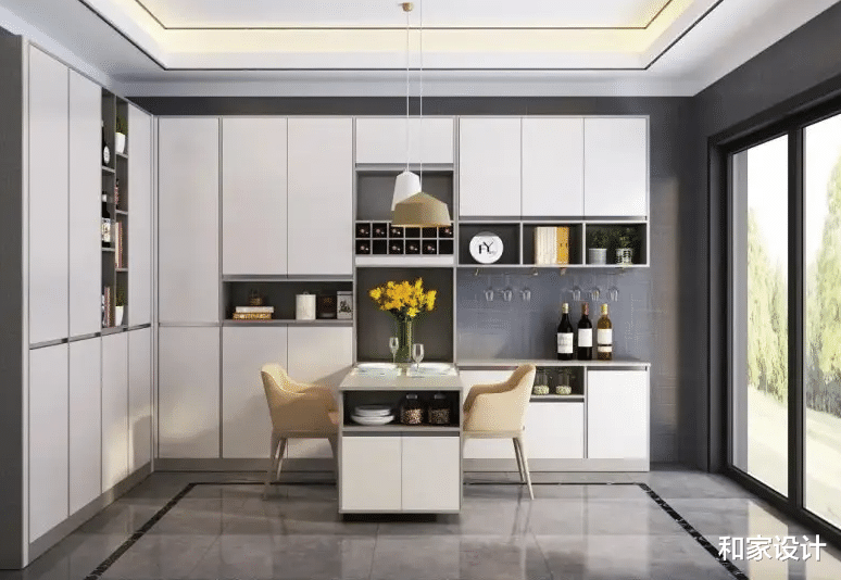 家里装修的柜子是全屋定制好？还是现场制作的好？