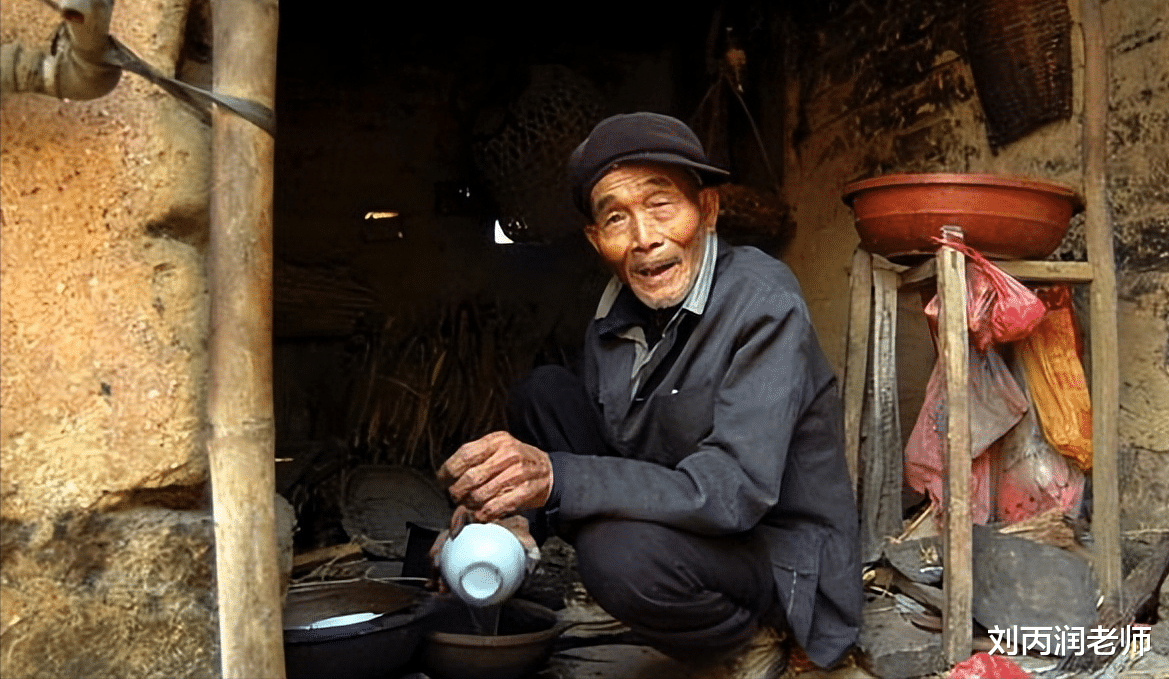 你能接受农村里把尿桶放到睡房吗?不是等于和厕所睡觉吗?咋看?
