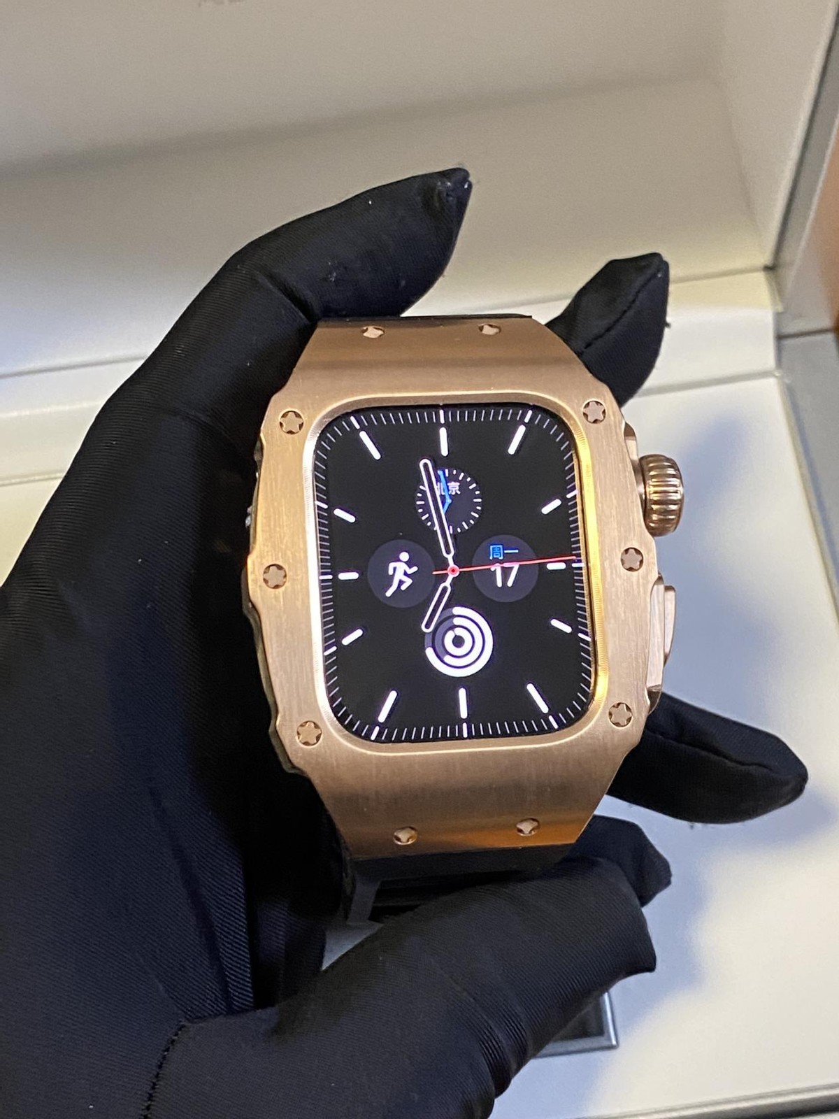 苹果汽车|Apple Watch S7，经典原版和独一无二的定制款PK，你会怎样选择呢？