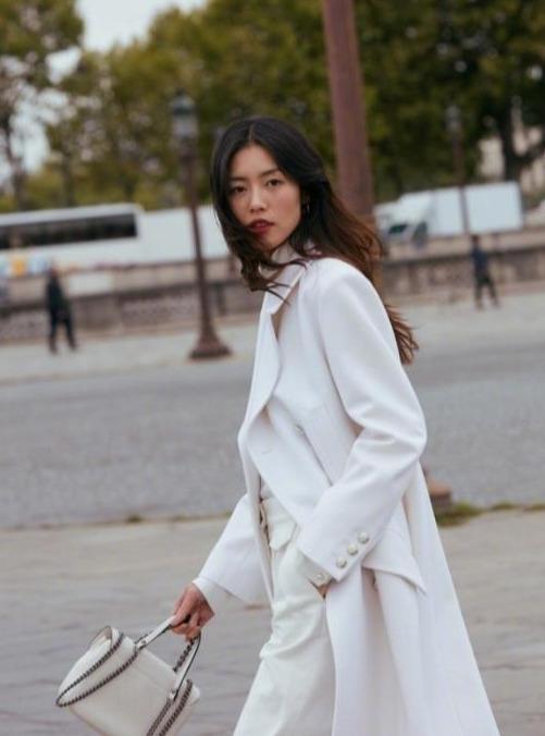 刘雯|职场女性还显稚嫩，跟着大表姐刘雯搭配衣服，气质优雅还高级