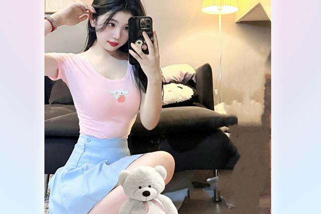 |纯欲女博主李怡淋,身材不高,却很性感,也很可爱