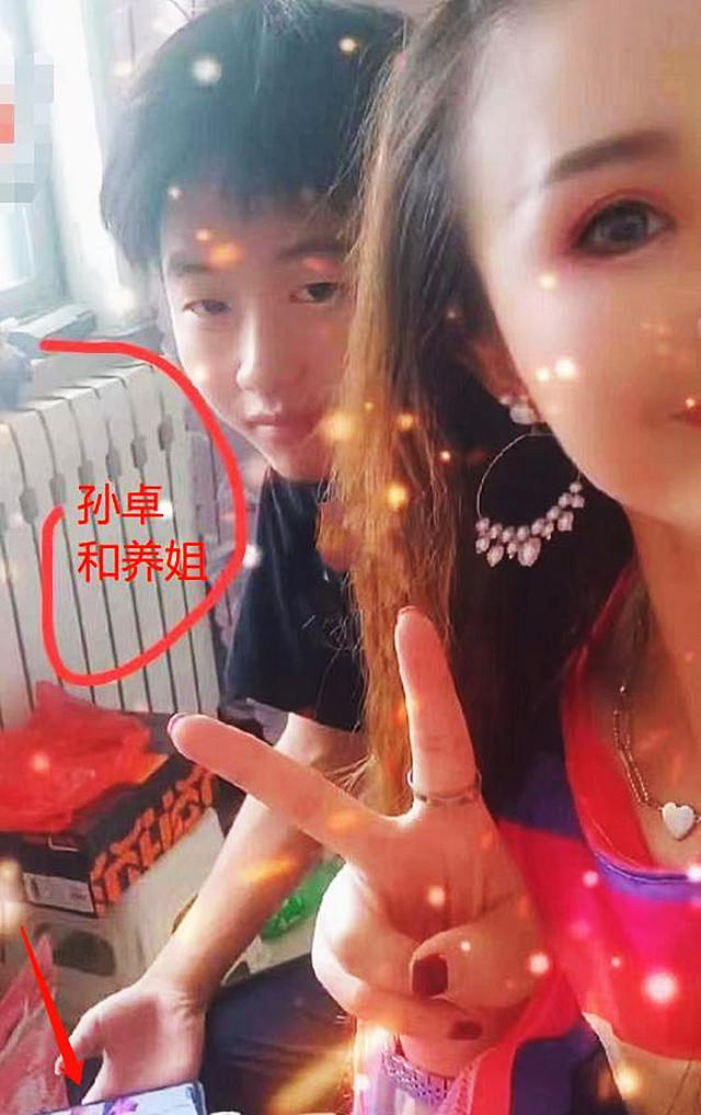 姐姐|买家姐姐晒与孙卓合影，与亲姐差的不是一星半点，难怪孙卓变化大