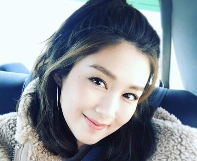 岑丽香|前TVB花旦岑丽香再被质疑整容,眼距越来越近,婴儿肥消失不见
