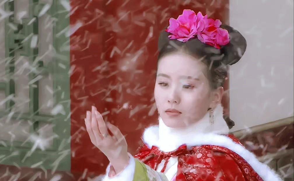 刘诗诗|35岁刘诗诗穿抹胸礼服,露出的锁骨皮肤白皙,气质优雅人妻味十足