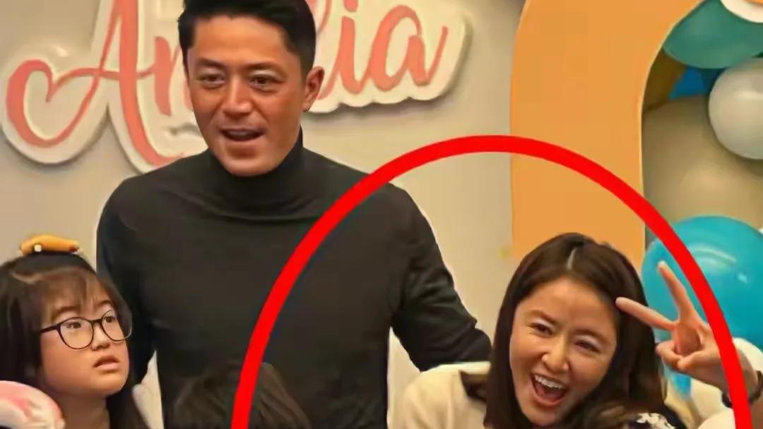 林心如|林心如翻车：在外网敢怒不敢言，只敢对大陆网友开炮，典型的双标