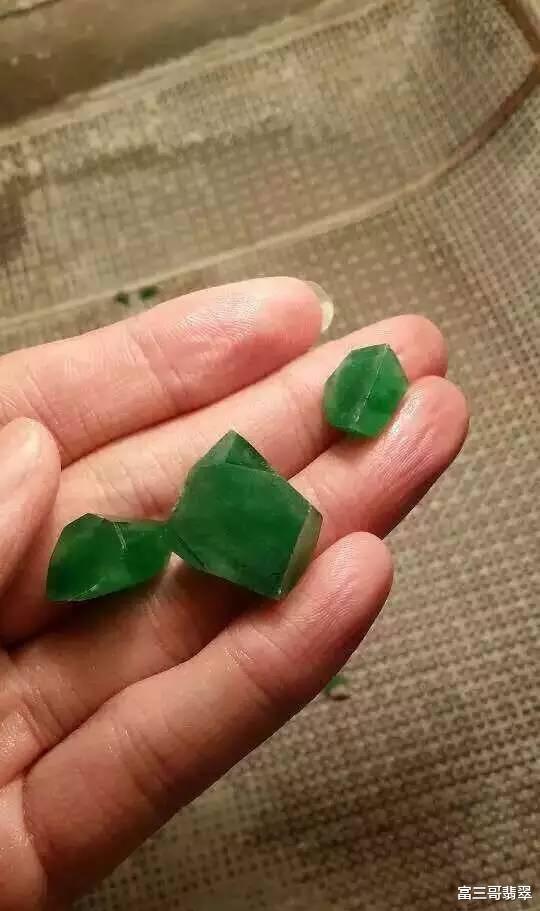 |玉赏 ▏从原石到戒面的磨制过程
