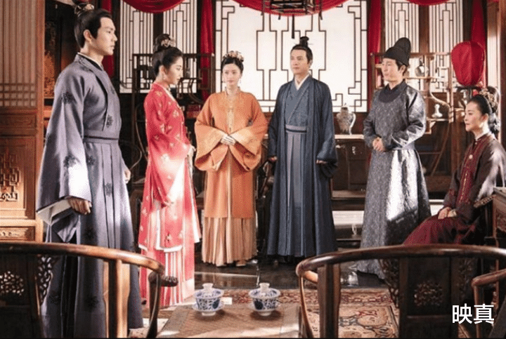 上为袄下为裙,外面套马甲,晚明女子服饰为何有这样的变化?