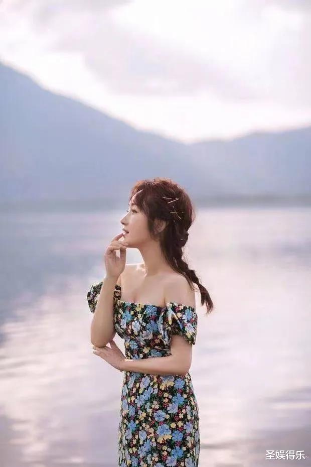 杨钰莹|“胖一圈”的杨钰莹多撩人？穿衣引领时尚，这才是美女该有的风范