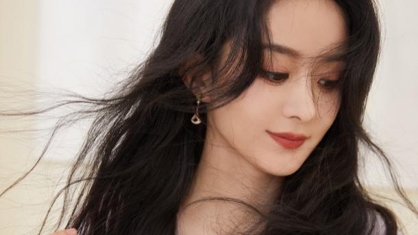 赵丽颖|赵丽颖直播身穿高定，长卷发造型好温柔好美