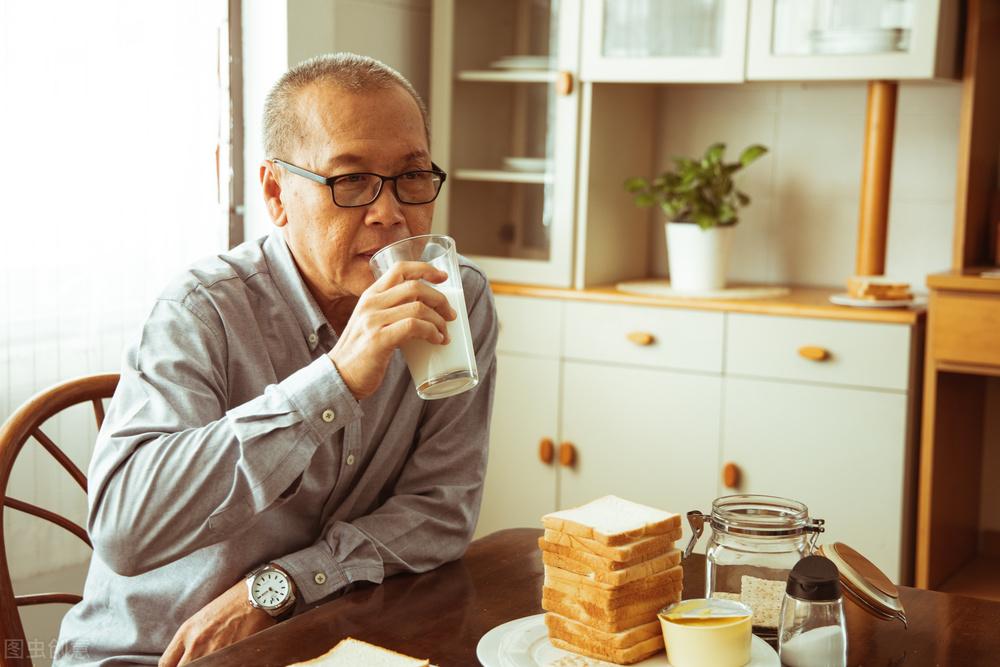 |搭伙老伴要求每月再给3千零花，68岁大爷怒：你真把我当冤大头了