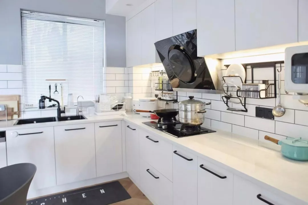 再小的厨房,装上收纳挂架,都会方便不少!