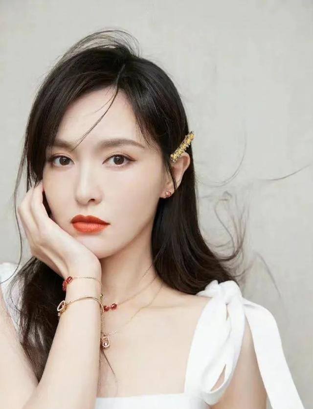 欧阳娜娜|两天8个瓜,欧阳娜娜翟子路恋情曝光,鹿晗关晓彤被曝已领证