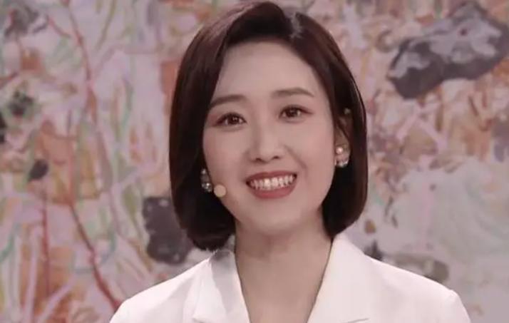 王嘉宁|新人王嘉宁亮相央视,干练短发尽显落落大方,学历却略显逊色