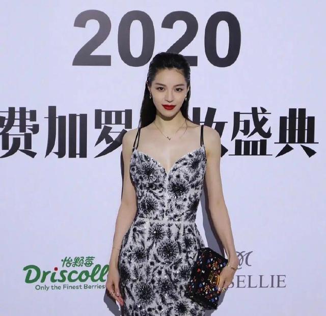 钟楚曦|把精明和野心写在脸上的钟楚曦，真的不要再演傻白甜了！