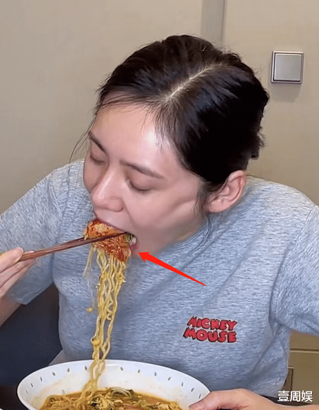 秋瓷炫|秋瓷炫被网暴后，首次露面，在韩国人气下滑，无缘女一号！