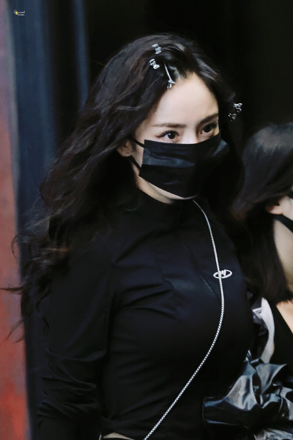 杨幂|杨幂私服绝了！胸前镂空展现性感，红手套简直是画龙点睛