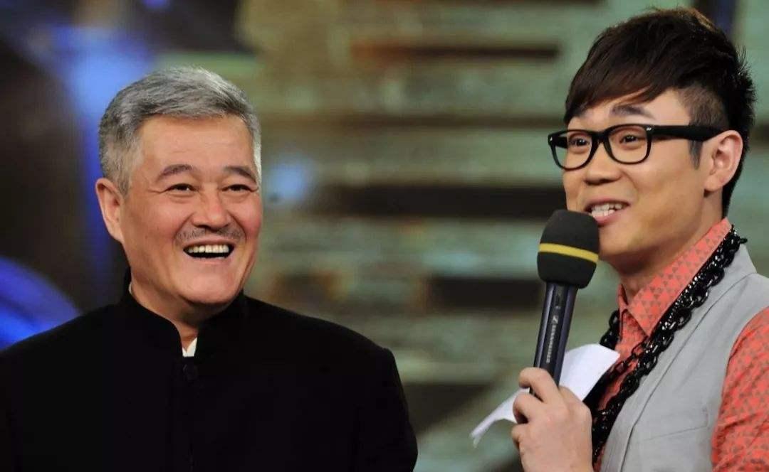 赵本山|相声演员郭德纲收徒欧弟，小品演员赵本山收徒大鹏，这是为艺术吗