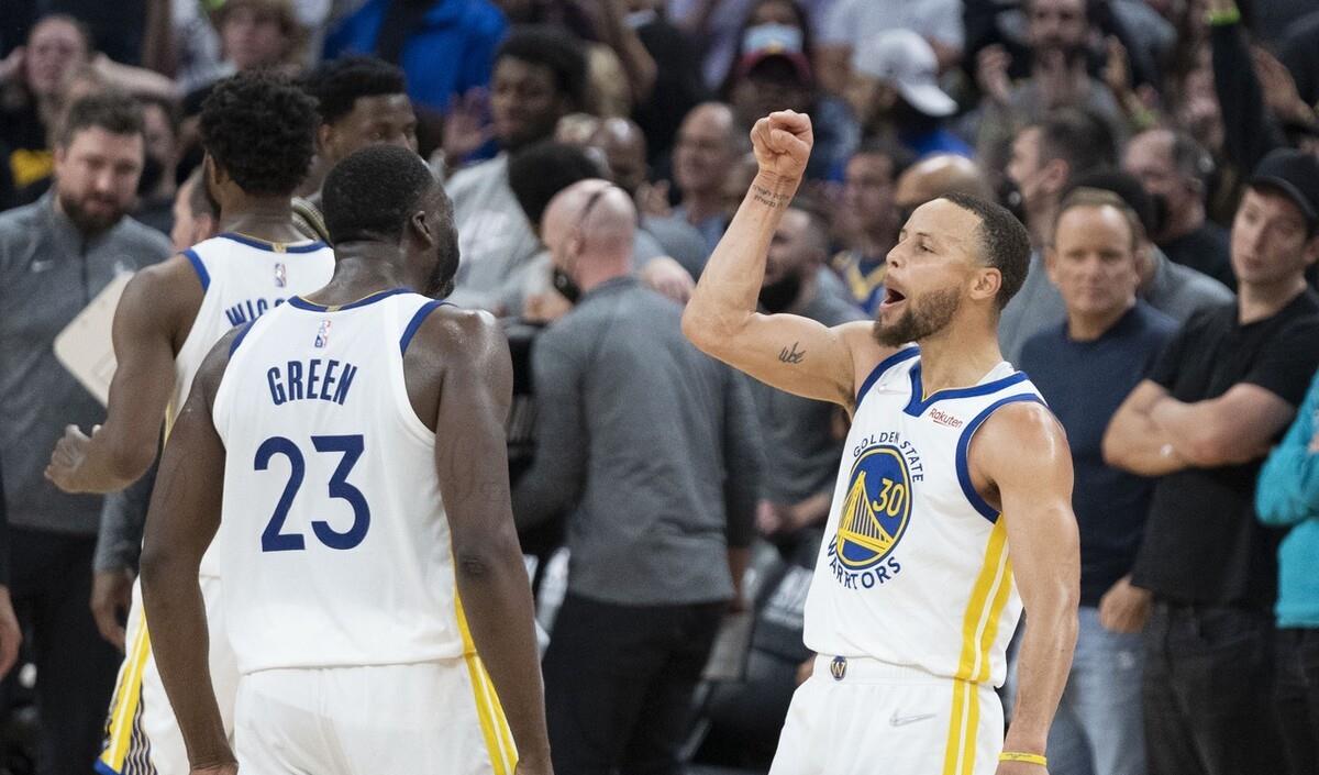 迈克·布朗|今日NBA：库里500记三分，詹金斯抗议布朗执教，詹皇为沃尔倒酒