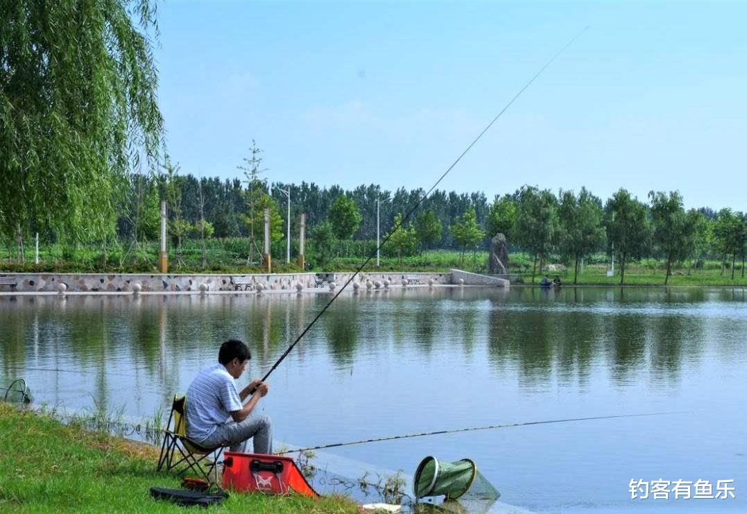 |春季鱼上浮是钓底还是钓浮？春天刮什么风最好钓鱼？