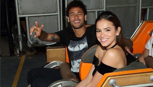 倪妮|内马尔官宣新恋情！女友颜值身材近乎完美，如今2人已甜蜜同居！