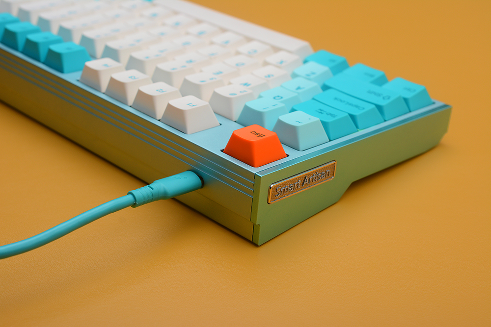 playstation5|清纯“面孔”，猛男身材，睿匠R87青空版键盘