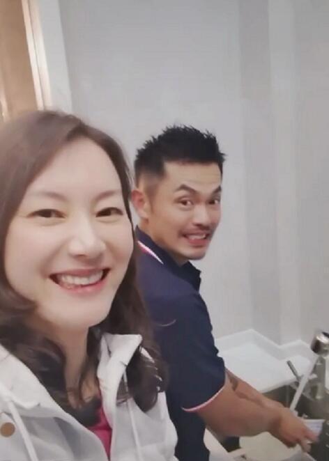 林丹|居家好男人！林丹新年携家人移居千万别墅，为家人做饭帮老婆洗碗