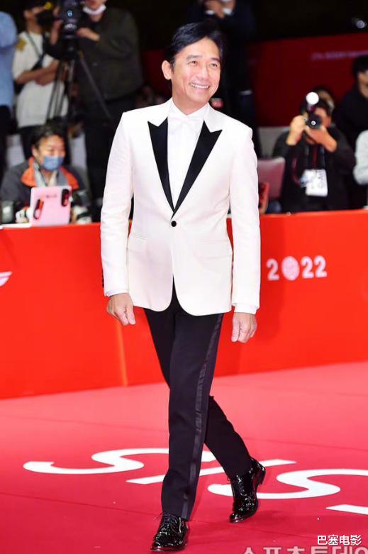 梁朝伟|釜山电影节红毯:梁朝伟大惊喜,女神变脸认不出,玉泽演严重发腮